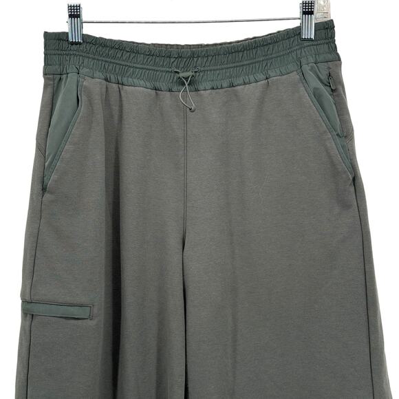 Athleta Pant Triumph Hybrid Crop Women's SZ M Athleisure Pull On Green Pockets - Picture 5 of 13